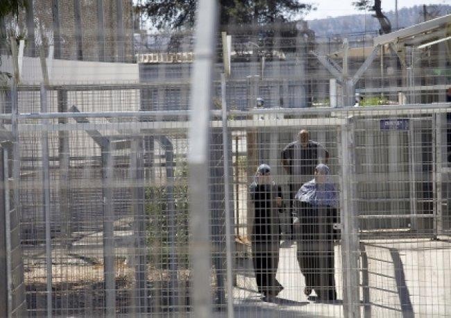 3 أسيرات بسجون الاحتلال يخضن إضرابًا عن الطعام