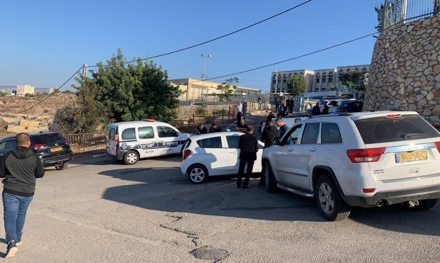 إصابة مديرة مدرسة بجريمة إطلاق نار في عرابة