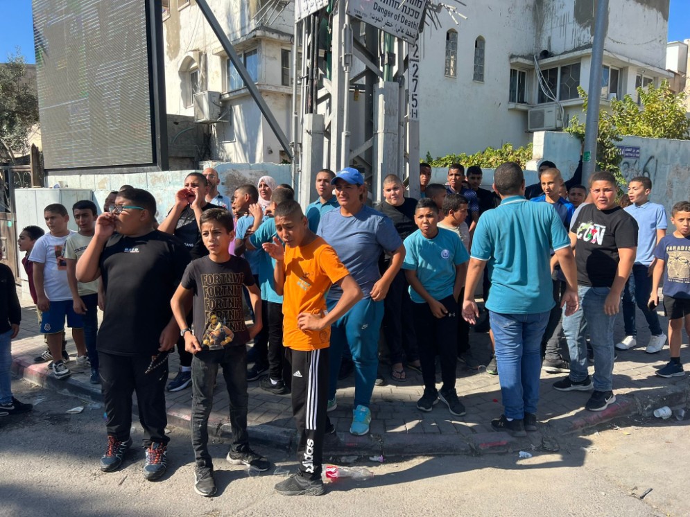 تظاهرة في جسر الزرقاء لزملاء الفتى وليد شهاب بعد الإعلان عن وفاته