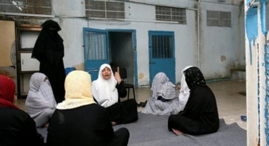 في يوم المرأة الفلسطينية.. السلطات الإسرائيلية تستمر باعتقال 30 أسيرة بظروف صعبة