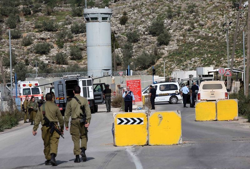 تفاصيل جديدة حول احتراق مركبة فلسطينية قرب حاجز عسكري شمال الضفة