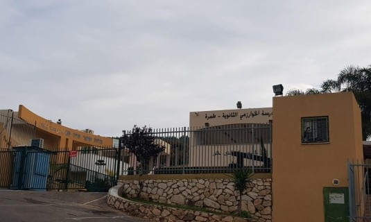 مجهولون يقتحمون مدرستي الخوارزمي والمتنبي في طمرة