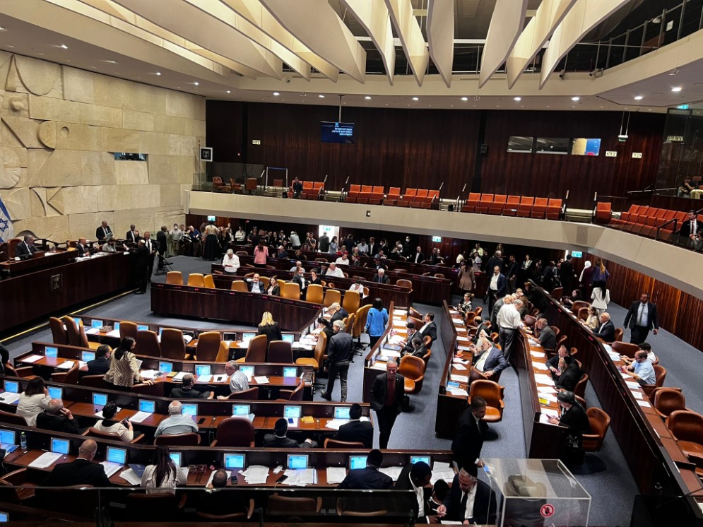 الكنيست يصادق على حل نفسه بالقراءة التمهيدية