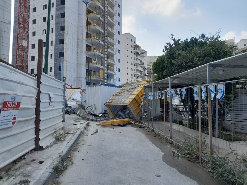 مصرع عاملين إثر سقوط حاوية من علو وإصابة آخرين في حيفا