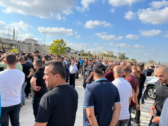 بالفيديو.. فلسطينيون يشيعون جثمان ضحية حادثة العمل بجت المثلث
