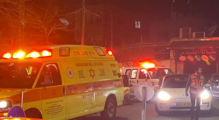 موقع 0404 العبري: "إصابة إسرائيليين بعد مهاجمة فلسطينيين لمبنى في اللد"