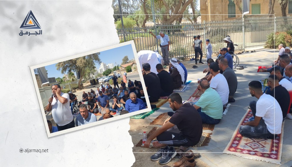 بالفيديو| العشرات يشاركون بأداء صلاة الجمعة أمام مسجد بئر السبع