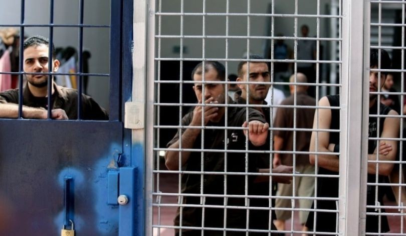 بمساعدة سجناء إسرائيليين.. الاعتداء على الأسرى الفلسطينيين في سجن "مجيدو"
