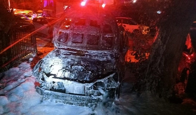 اندلع حريق بمركبة خصوصية في مدينة حيفا، فجر اليوم الأربعاء.