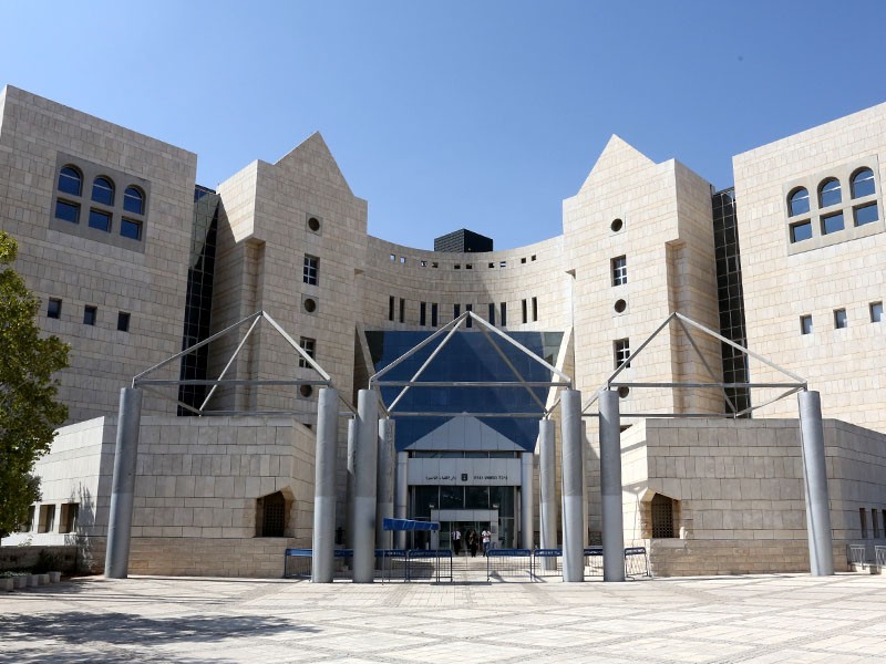 تمديد اعتقال 8 فلسطينيين من صندلة والمقيبلة ليومين
