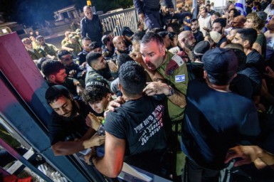 الشرطة الإسرائيلية تخالف قرار بهاراف ميارا بفتح تحقيق مع شخصيات بالحكومة..من هم؟