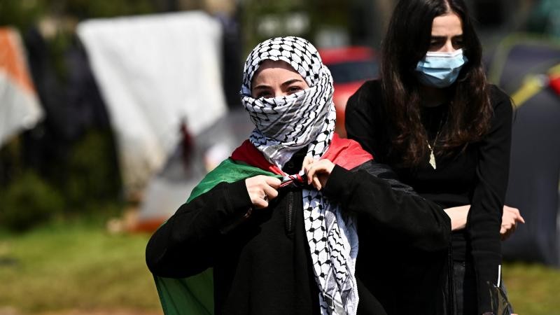 الكنيست يصادق على قانون يقيد النشاط الطلابي في الجامعات بذريعة "التحريض على الإرهاب"