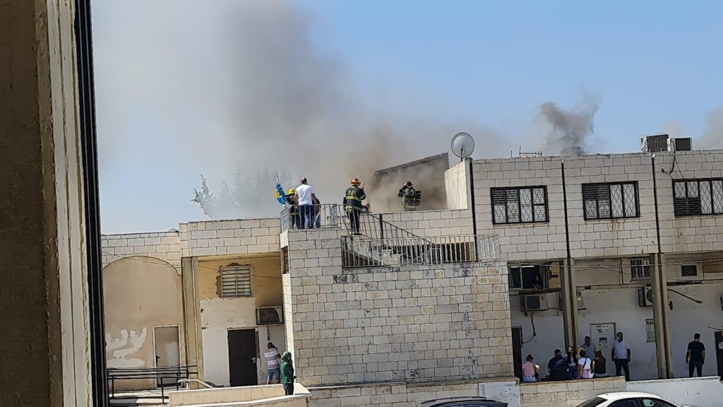 موظف ببلدية شفاعمرو يحرق عدة مكاتب ويسلم نفسه للشرطة