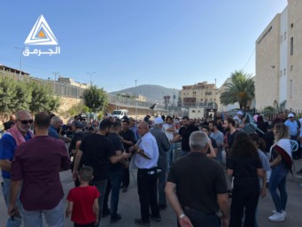 العشرات يتظاهرون في عرابة البطوف لإحياء ذكرى هبة الأقصى والقدس