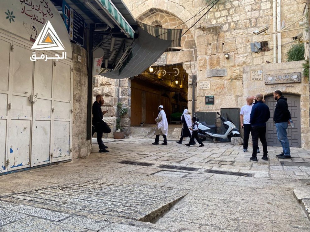 قوات الاحتلال تفرغ الأقصى والبلدة القديمة في القدس من الفلسطينيين