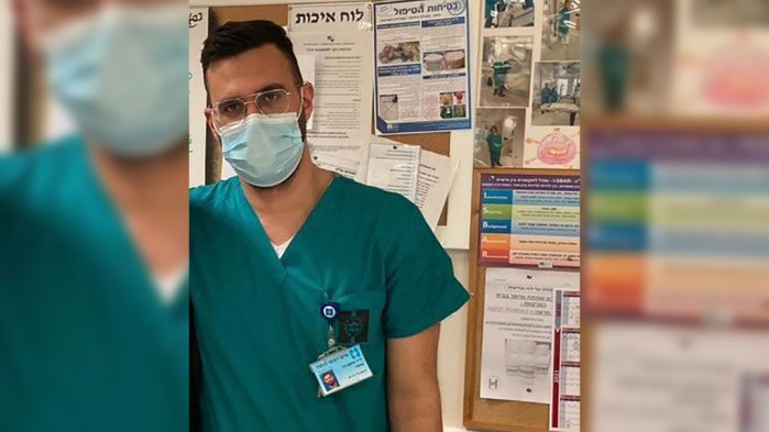 مطالبات بإعادة الطبيب الفحماوي أحمد محاجنة إلى عمله في مستشفى هداسا