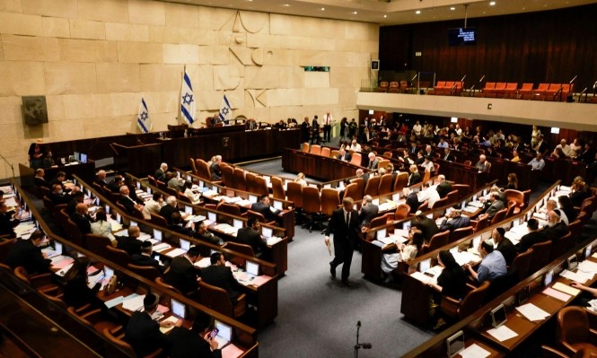 الكنيست يصادق على قانون يسمح بتعيين وزراء متهمين بالفساد بالقراءتين الثانية والثالثة