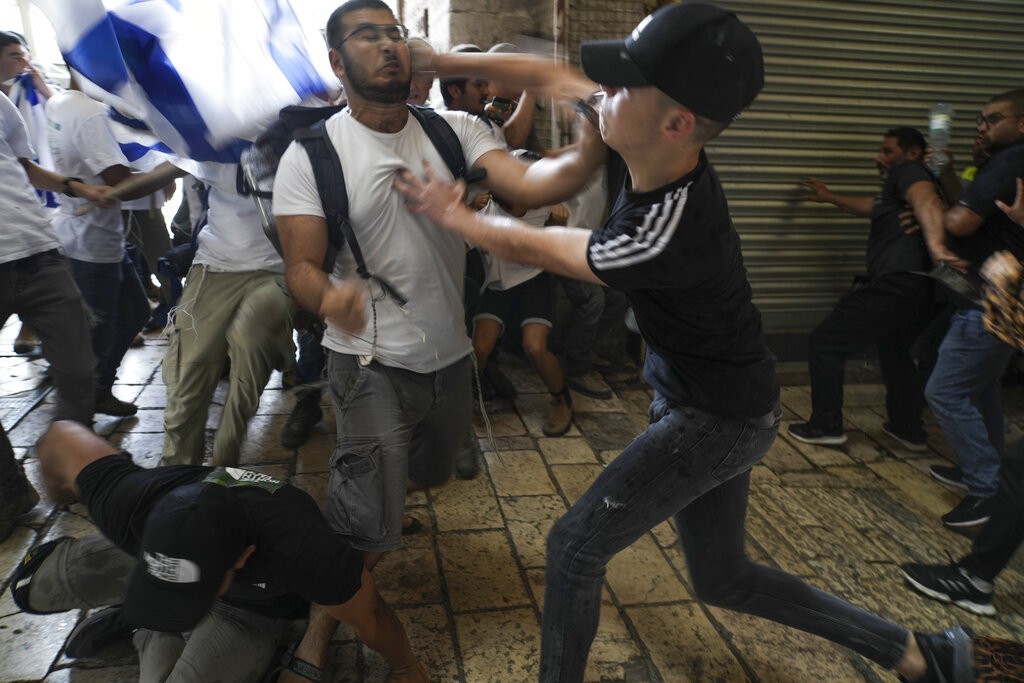 ماذا قال محللون إسرائيليون عن تمرير مسيرة الأعلام بالأمس في القدس؟