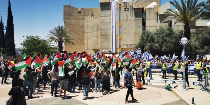 الجبهة الطلابية: نحمل الحكومة الإسرائيلية مسؤولية منع رفع العلم الفلسطيني