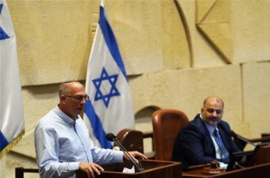 المعارضة الإسرائيلية تقدم مشروع قانون "حل الكنيست" تمهيدًا لطرحه للتصويت الأربعاء