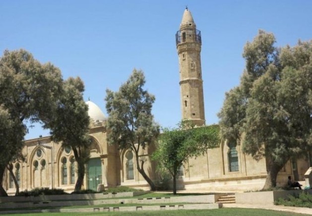 جمعة زبارقة: نطالب بإعادة مسجد بئر السبع الكبير للمسلمين