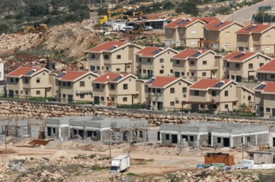 هآرتس: الحكومة الإسرائيلية ستربط المستوطنات بالكهرباء تمهيدًا لشرعنتها