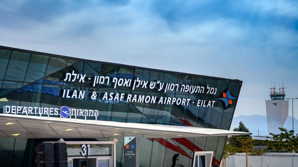أول رحلة للفلسطينيين عبر مطار رامون في 21 آب