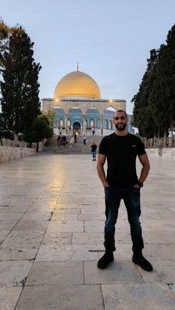السلطات الإسرائيلية تبعد ناشط من عكا عن الأقصى لمدة 7 أيام