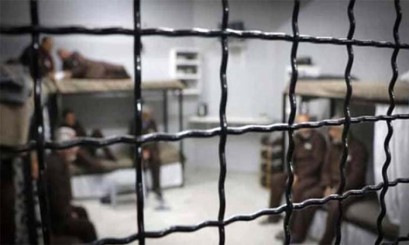 30 معتقلًا إداريًا يشرعون بإضراب مفتوح عن الطعام