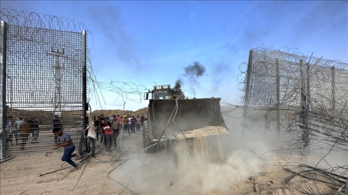 مصادر عبرية: "لا يزال هناك فلسطينيون يتجولون في مستوطنة نير عام"