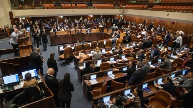 الكنيست يصادق بالقراءة الأولى على تأجيل انتخابات السلطات المحلية