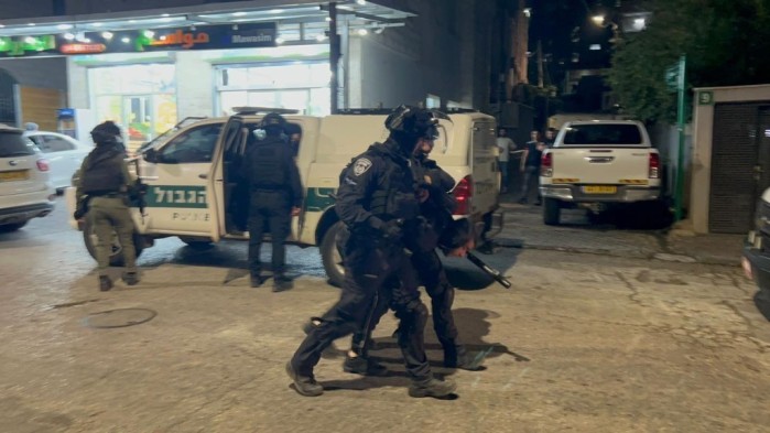 تمديد اعتقال فلسطينيين بأراضي48 بسبب دعم عزة على مواقع التواصل