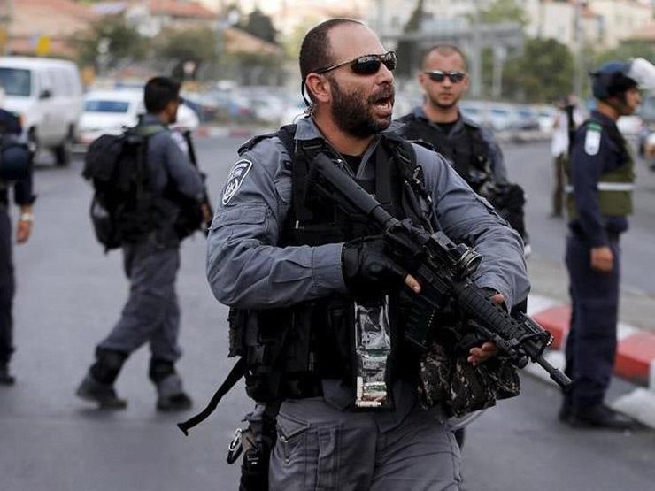 شرطة "إسرائيل" تنكل بإسرائيلي ملثم في القدس بعد أن ظنت أنه فلسطيني