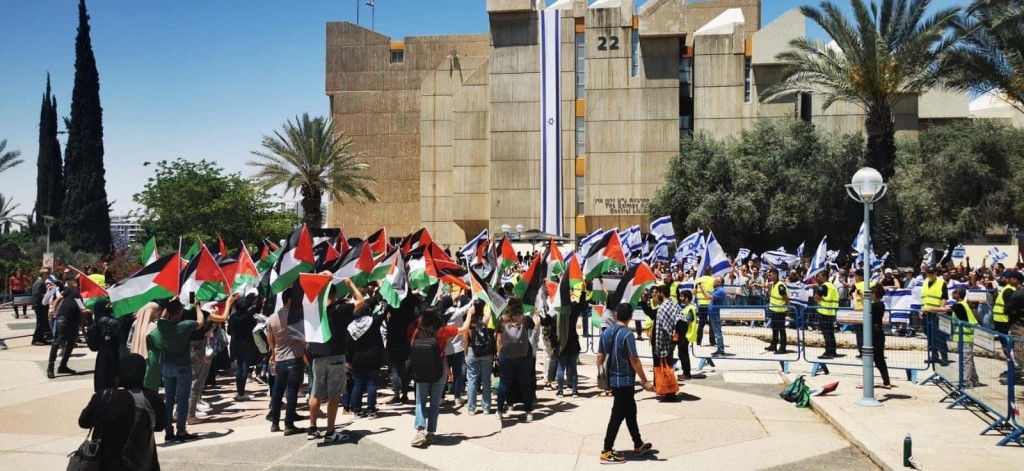 ملاحقة وحرمان من التعليم..انتهاكات وتضييقات بحق الطلبة الفلسطينيين في الجامعات الإسرائيلية منذ 7 من أكتوبر