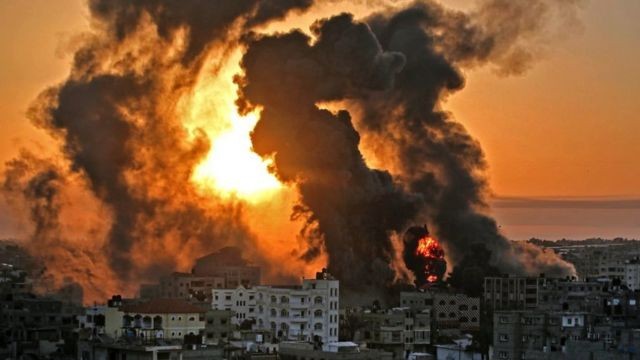 مصادر طبية في غزة: المئات مهددون بالموت وسيكون من الصعب حصر الشهداء