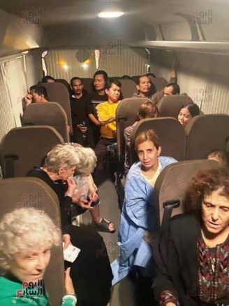 إتمام تسليم الدفعة الخامسة من المحتجزين في غزة