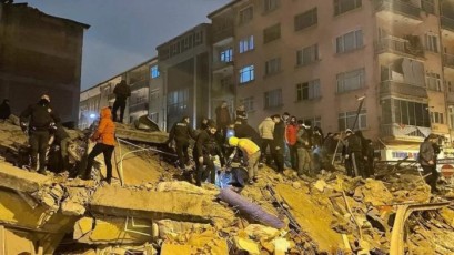 مئات القتلى والجرحى جراء زلزال بقوة 7.8 ضرب تركيا وسوريا