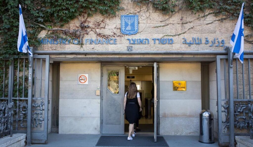 مسؤولة في وزارة المالية الإسرائيلية تحذر من خطة الحكومة الإسرائيلية لإضعاف القضاء الإسرائيلي