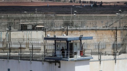 توتر في سجن "عوفر" عقب اعتصام الأسرى في الساحات