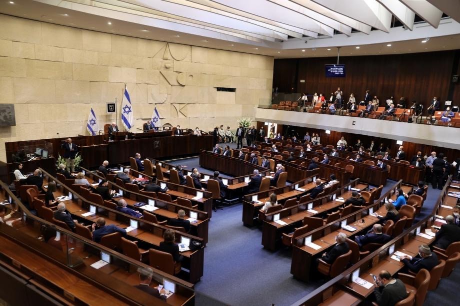 الكنيست يصادق بالقراءة الأولى على قانون تقويض دور المحكمة العليا الإسرائيلية