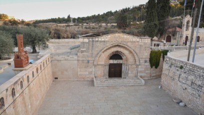 المتابعة تدين اعتداءات المستوطنين على الكنيسة الجثمانية في القدس المحتلة