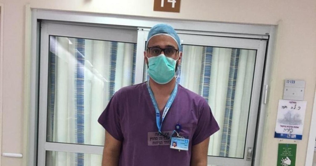بعد أن أعادته إلى عمله.. الطبيب أحمد محاجنة يستقيل من عمله في مستشفى هداسا