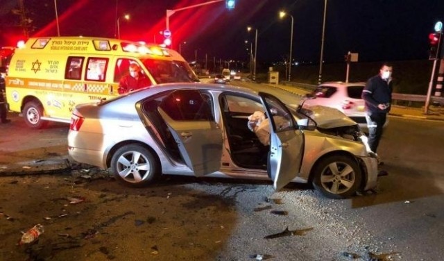 إصابة شخصين بجراح متفاوتة بحادث طرق قرب رهط