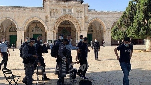 ميزان: شرطة الاحتلال تحتجز هوية طالب ثانوية من أم الفحم وتحرمه من تقديم البجروت