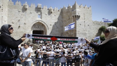 الحزب الشيوعي والجبهة يؤكدان أن مسيرة الأعلام في القدس تدل على فشل المشروع الاحتلالي