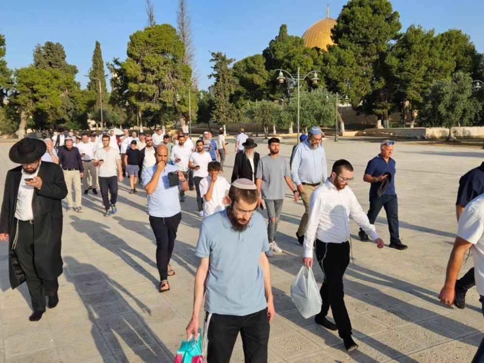 جماعات المستوطنين تقتحم المسجد الأقصى المبارك بالتزامن مع ما يسمى عيد "نزول التوراة"