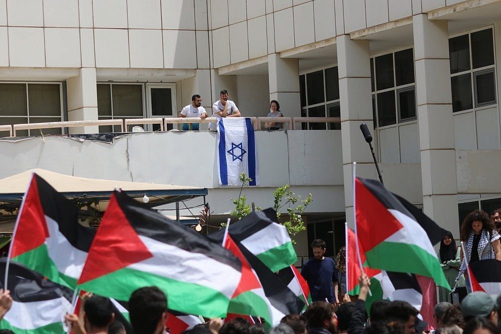 منتدى طلبة الحقوق العرب يؤكد أن تجريم رفع علم فلسطين جزء من التجريم الإسرائيلي للهوية الفلسطينية