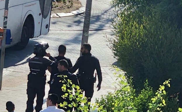 إصابة مستوطن بعملية طعن في "بني براك"