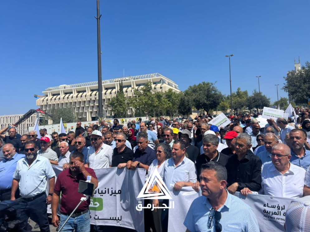 تظاهرة في القدس لرؤساء المجالس المحلية العربية والشرطة تعتدي على المتظاهرين