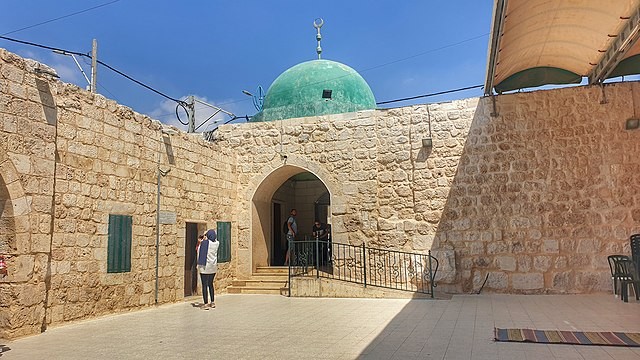 جمعوا 86 ألف شيكل لترميمه.. نشطاء يطلقون حملة لترميم المسجد الكبير باللد